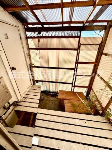 TC北条建物向かって右のバルコニー