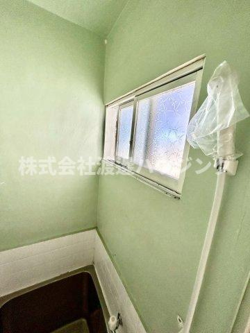 TC北条建物向かって右のその他|浴室にも窓ございます