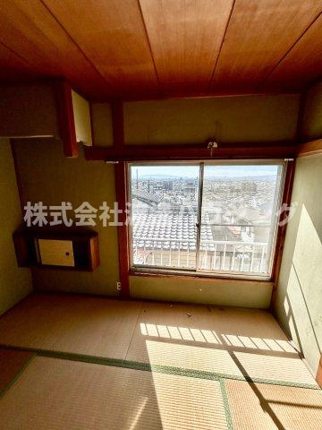 TC北条建物向かって右の内装