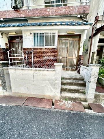 TC北条建物向かって右のエントランス