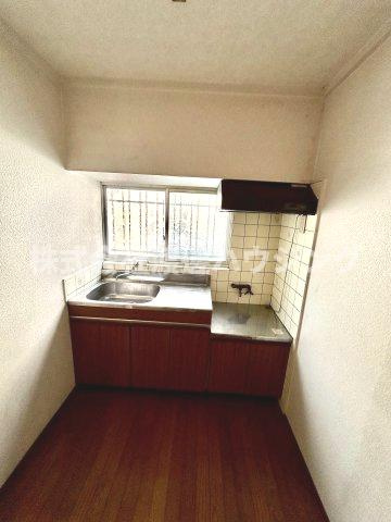 TC北条建物向かって右のキッチン