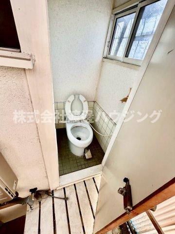 TC北条建物向かって右のトイレ