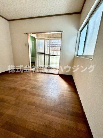 TC北条建物向かって右の居間・リビング