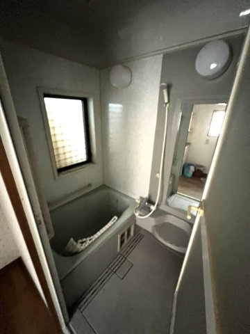 本町戸建て　国登録有形文化財の浴室