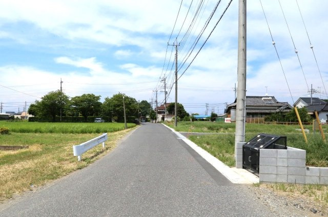 上川崎全８区画Ｎｏ,２の前面道路含む現地写真|西側市道　南側より望む