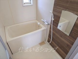 広島市安佐北区口田南１丁目のアパートの浴室|窓あり