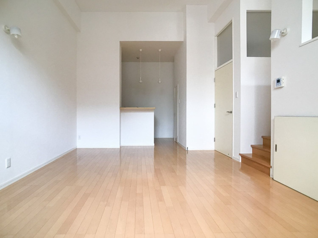【居間・リビング】 | メゾネットリバティ | 別号室の写真になります。現況優先。