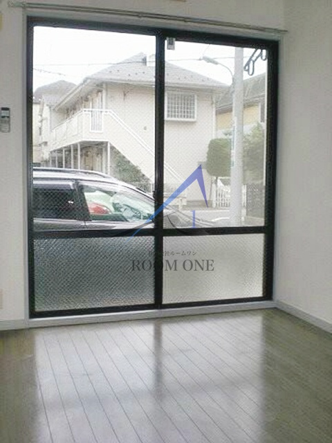 ドエル・マインの居間・リビング|洋室のお部屋です。