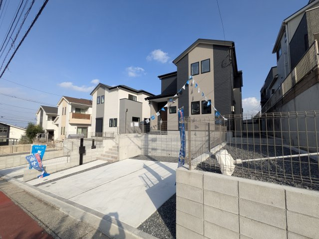 福岡市南区柏原1丁目12期　2号棟の前面道路含む現地写真
