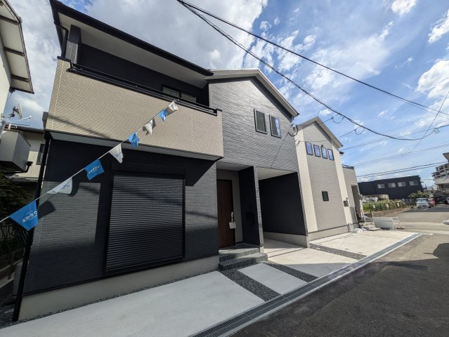福岡市博多区井相田3丁目1期　1号棟の前面道路含む現地写真