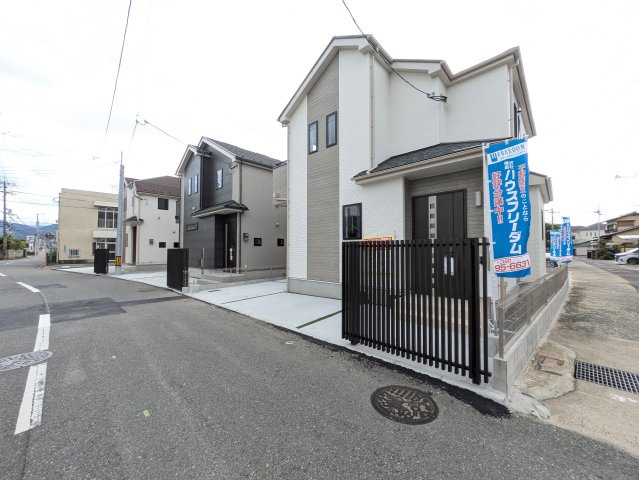 早良区原８丁目　C号棟の前面道路含む現地写真