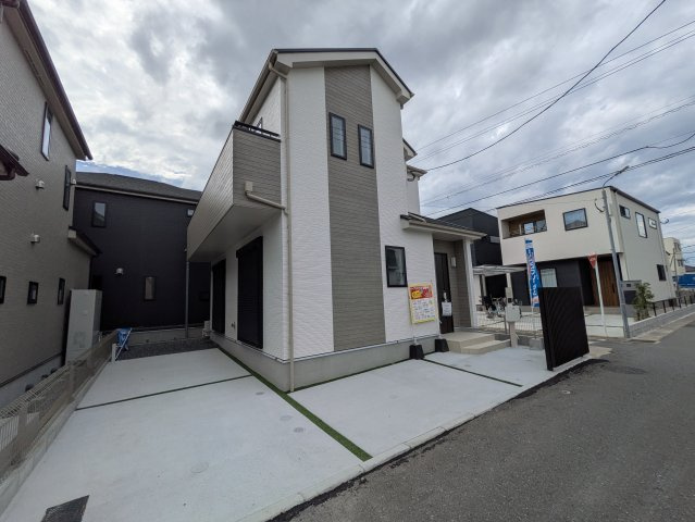 早良区原８丁目　C号棟の前面道路含む現地写真