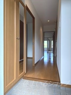 ユーミー尾和の玄関|ミラー付き大型シューズボックスあり