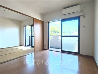 ユーミー尾和の居間・リビング