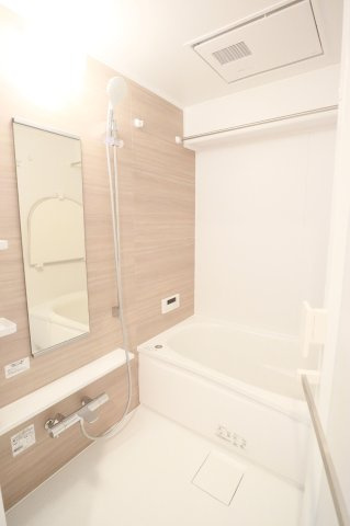 【浴室】 | レークサイド野多目 | 浴室乾燥機つきなので雨の日のお洗濯に活躍するのはもちろん、乾燥した状態を保ってカビ対策にも効果大