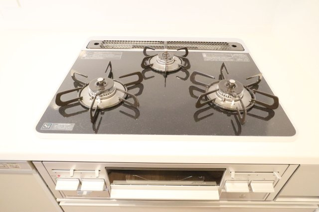 【キッチン】 | レークサイド野多目 | 3口コンロ+グリルで効率的にお料理が進められます