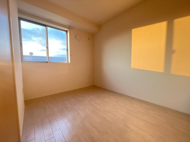 ルーク・マコーリーの内装|室内