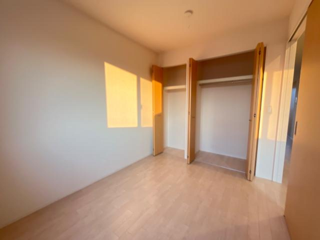 ルーク・マコーリーの内装|室内