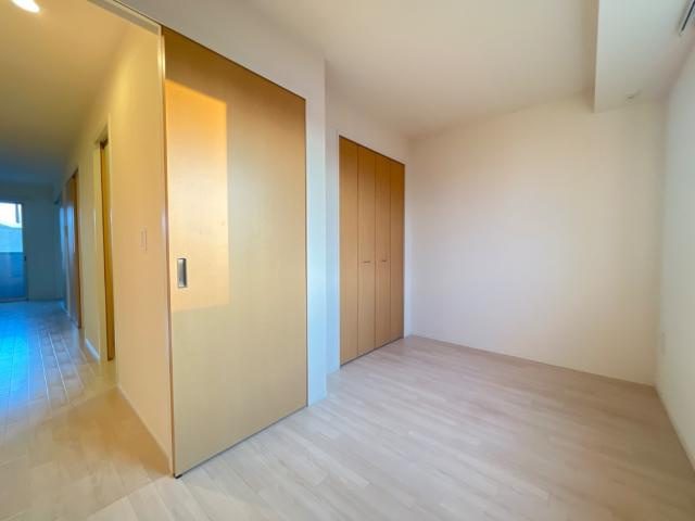 ルーク・マコーリーの内装|室内