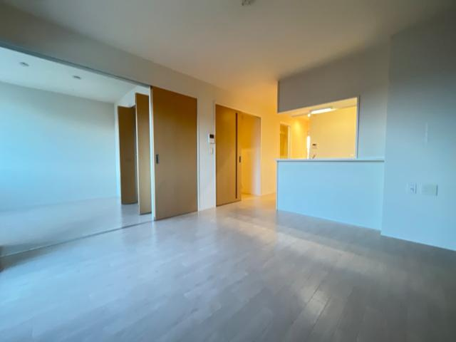 ルーク・マコーリーの内装|室内