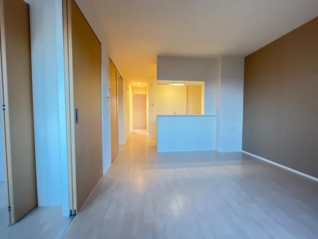 ルーク・マコーリーの内装|室内