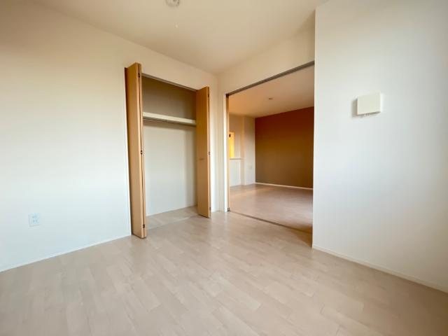 ルーク・マコーリーの内装|室内