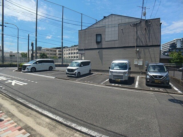 セトル熊西の駐車場