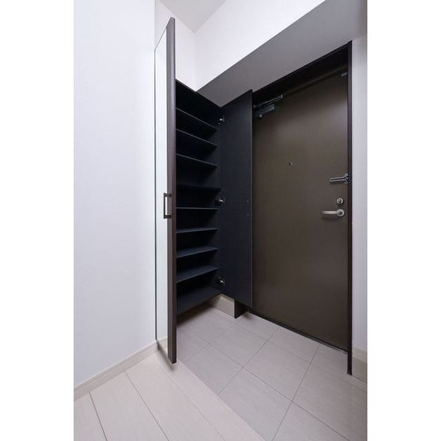 LIBTH南福岡の玄関