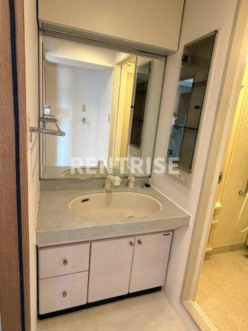 ライオンズマンション一宮白旗通の独立洗面台