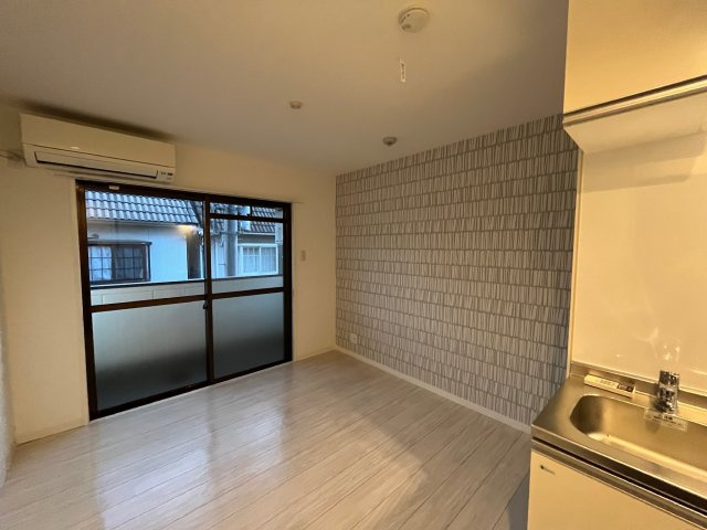 メビウス香里レジデンスの居間・リビング