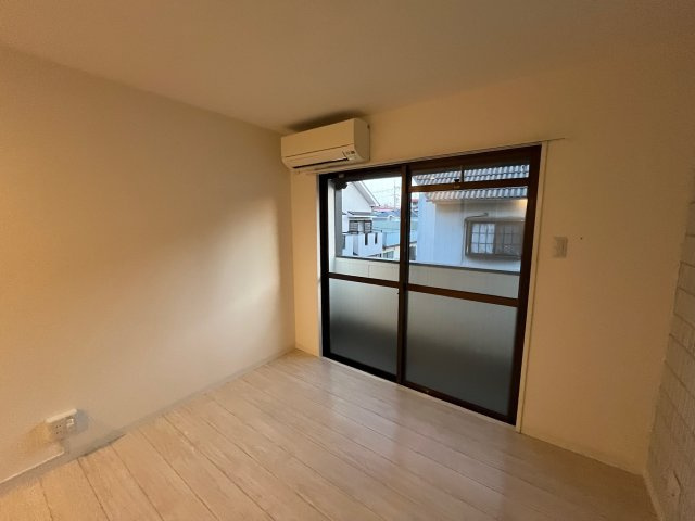 メビウス香里レジデンスの居間・リビング