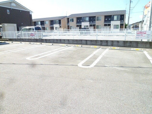 ハーミットクラブ幸の駐車場|駐車場があるので、車を買う予定の方も安心です