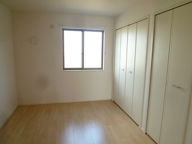 ハーミットクラブ幸の内装|明るい色調の室内です