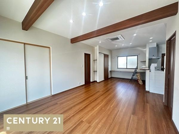和歌山市松島の中古一戸建の居間・リビング