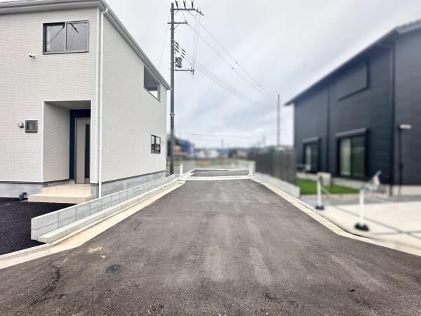 和歌山市新庄第3-4号棟　新築戸建の前面道路含む現地写真