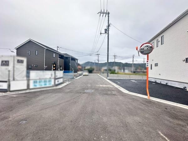 和歌山市新庄第3-4号棟　新築戸建の前面道路含む現地写真
