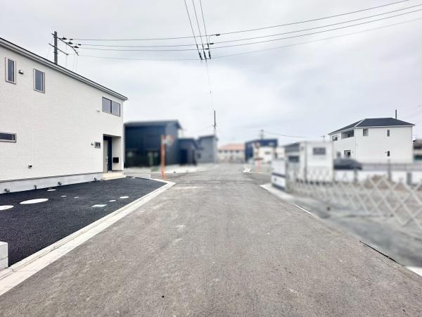 和歌山市新庄第3-4号棟　新築戸建の前面道路含む現地写真