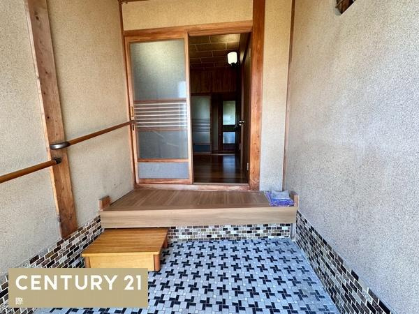 紀の川市東野　中古戸建の玄関