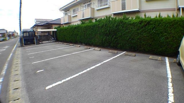 サンラーク鍋島の駐車場