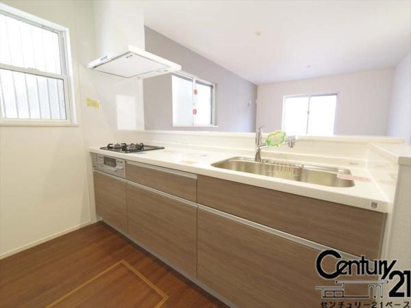 ファーストタウン帝塚山 ２号棟 ／新築一戸建の内観：施工例|■静音シンク、人工大理石天板のシステムキッチンは浄水機能付です！■