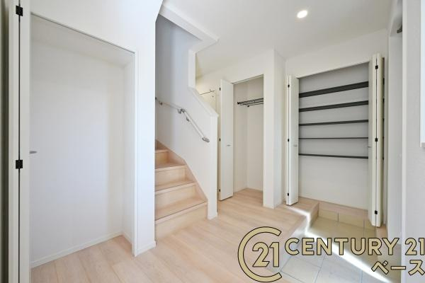 クレイドルガーデン田町 ２号棟 ／新築一戸建の玄関|■現地撮影写真■すっきりとした明るい玄関が家族やお客様を迎えてくれます！
