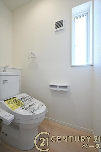 クレイドルガーデン田町 ２号棟 ／新築一戸建のトイレ|■現地撮影写真■１・２階ともに清潔感ある綺麗なお手洗を完備！