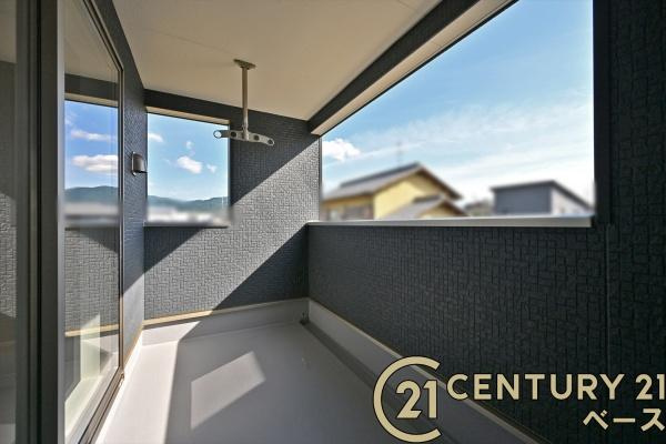 クレイドルガーデン田町 ２号棟 ／新築一戸建のバルコニー|■現地撮影写真■インナーバルコニーで急な雨でも安心です！