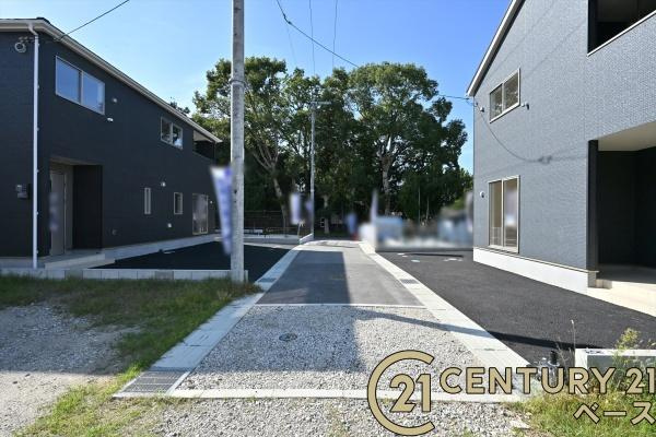 クレイドルガーデン田町 ２号棟 ／新築一戸建の前面道路含む現地写真|■現地撮影写真■前面道路の幅員４ｍ以上あり、間口も広々しており車の出し入れもラクラク！