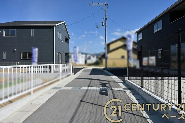 クレイドルガーデン田町 ２号棟 ／新築一戸建の前面道路含む現地写真|■現地撮影写真■スーパーや薬局などの商業施設が徒歩圏内に近接し、生活環境の整った立地です！
