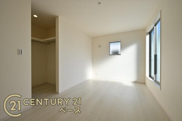 リーブルガーデン田井庄町 ２号棟 ／新築一戸建の内観：施工例|■日当たりのよい明るい雰囲気の洋室です！■