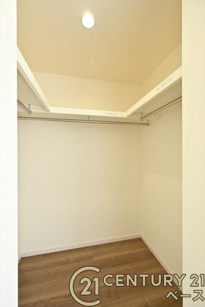 リーブルガーデン田井庄町 ４号棟 ／新築一戸建の収納|■現地撮影写真■広々としたクローゼットを完備！大きな荷物も楽々収納！