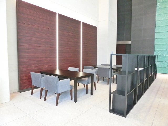 大阪ひびきの街・ザ・サンクタスタワーのエントランス