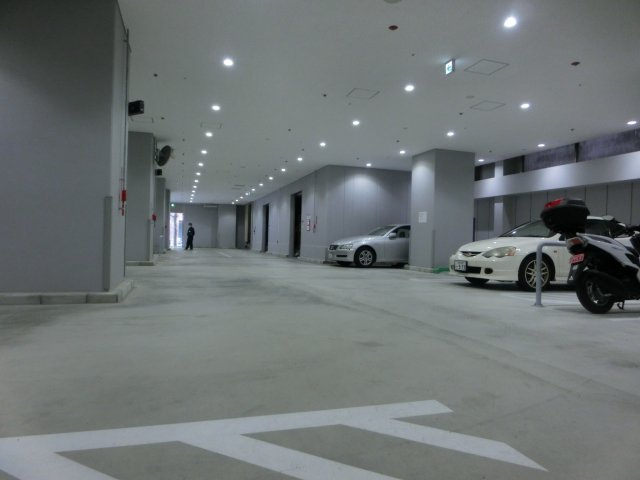 大阪ひびきの街・ザ・サンクタスタワーの駐車場