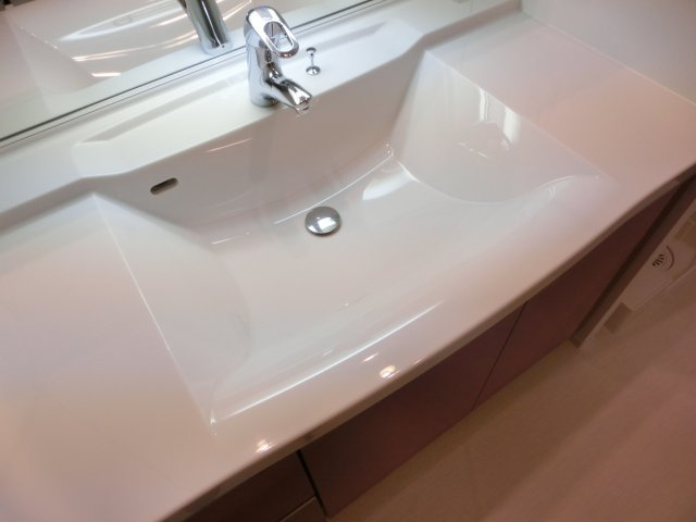 大阪ひびきの街・ザ・サンクタスタワーの独立洗面台